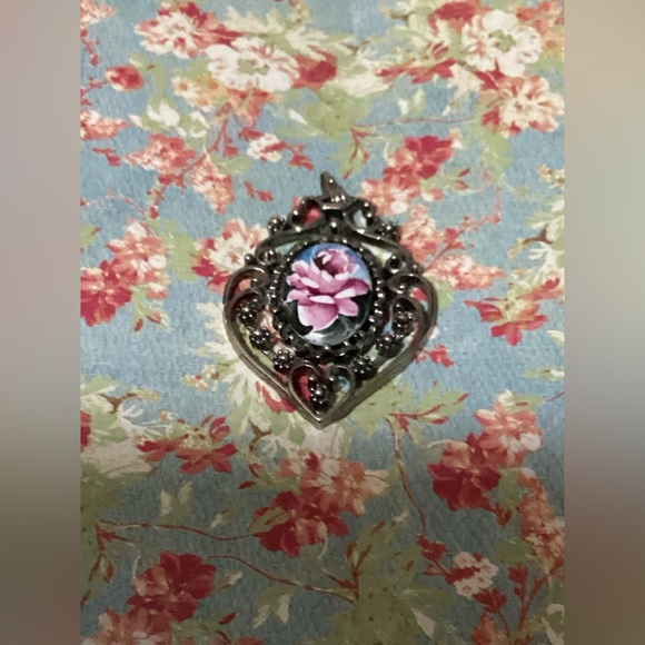 Vintage Jewelry - Pink vintage rose necklace pendent